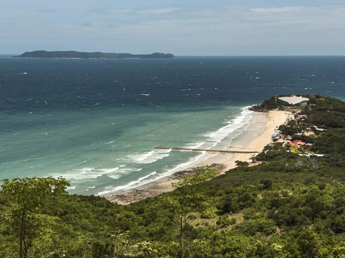 Green hills and turquoise sea on Koh Larn