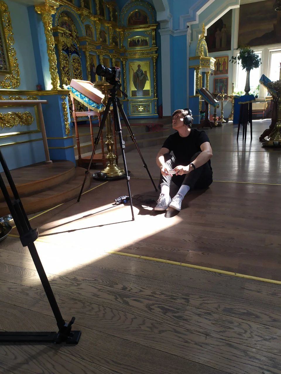 Before filming in church: the camera in position.