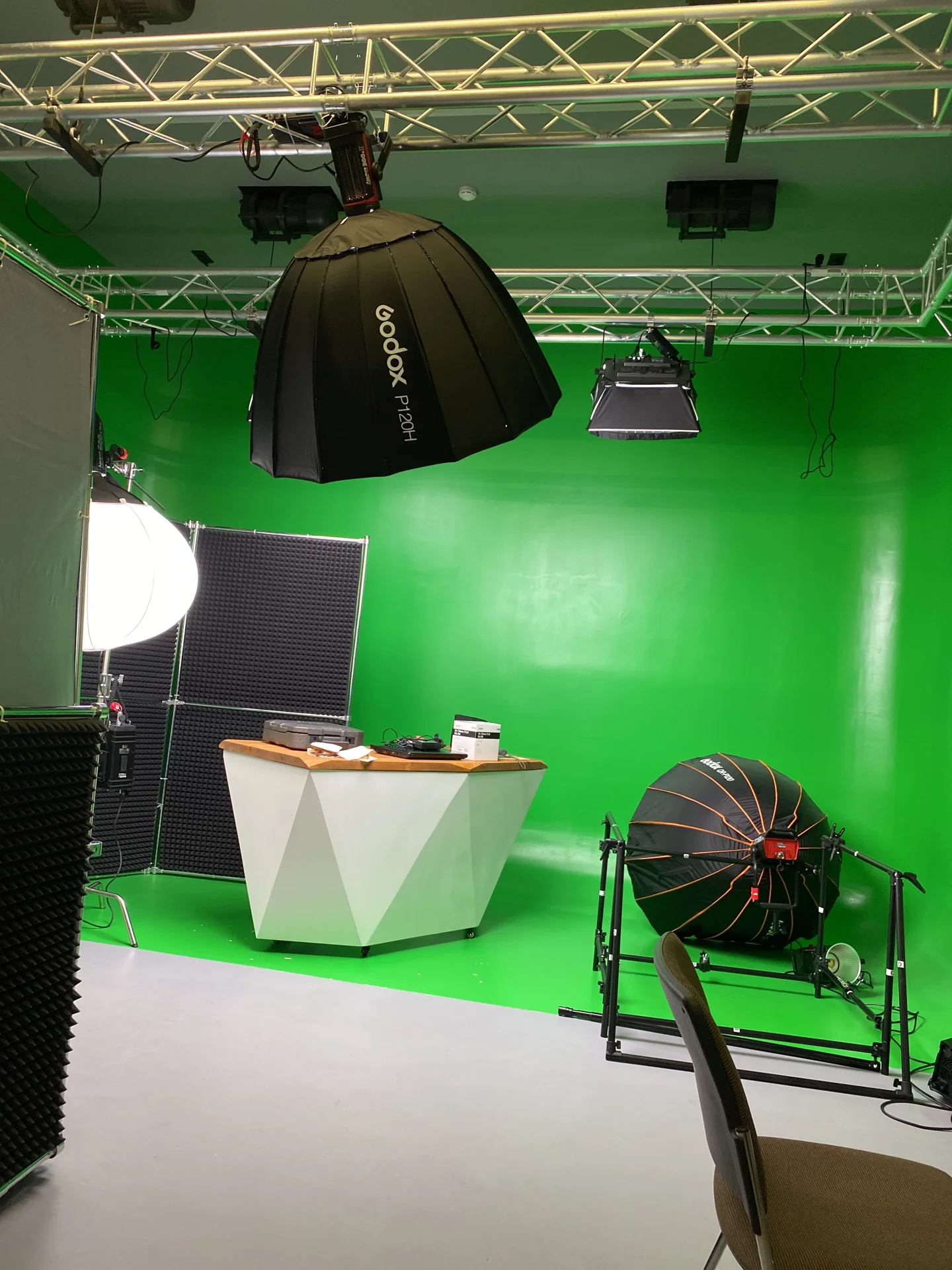 The foundation’s studio: lighting, backdrop and a prepared set.